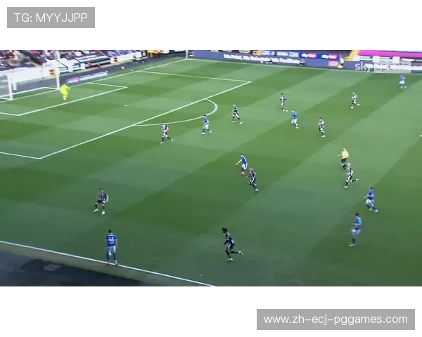 年龄不到10岁足球赛现离奇一幕球员轮番往自家球门狂射引假球质疑